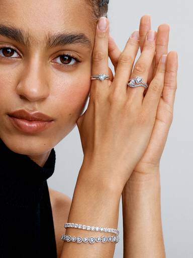 Wavy Pavé Heart Ring