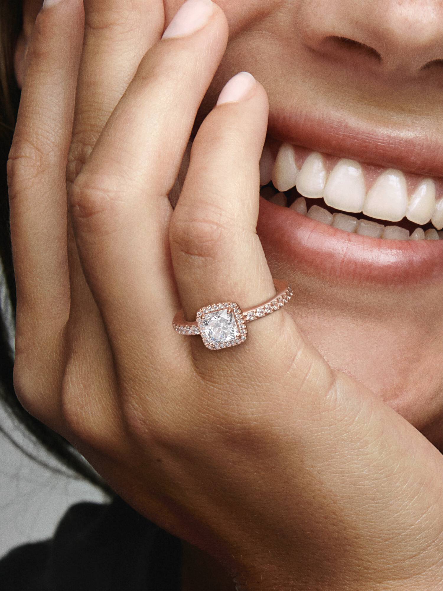 Sparkling Halo Ring