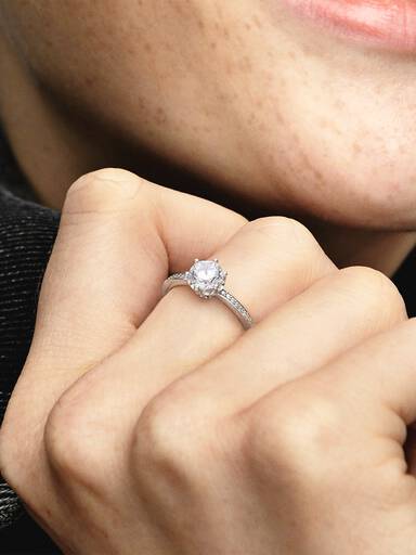 Sparkling Crown Ring