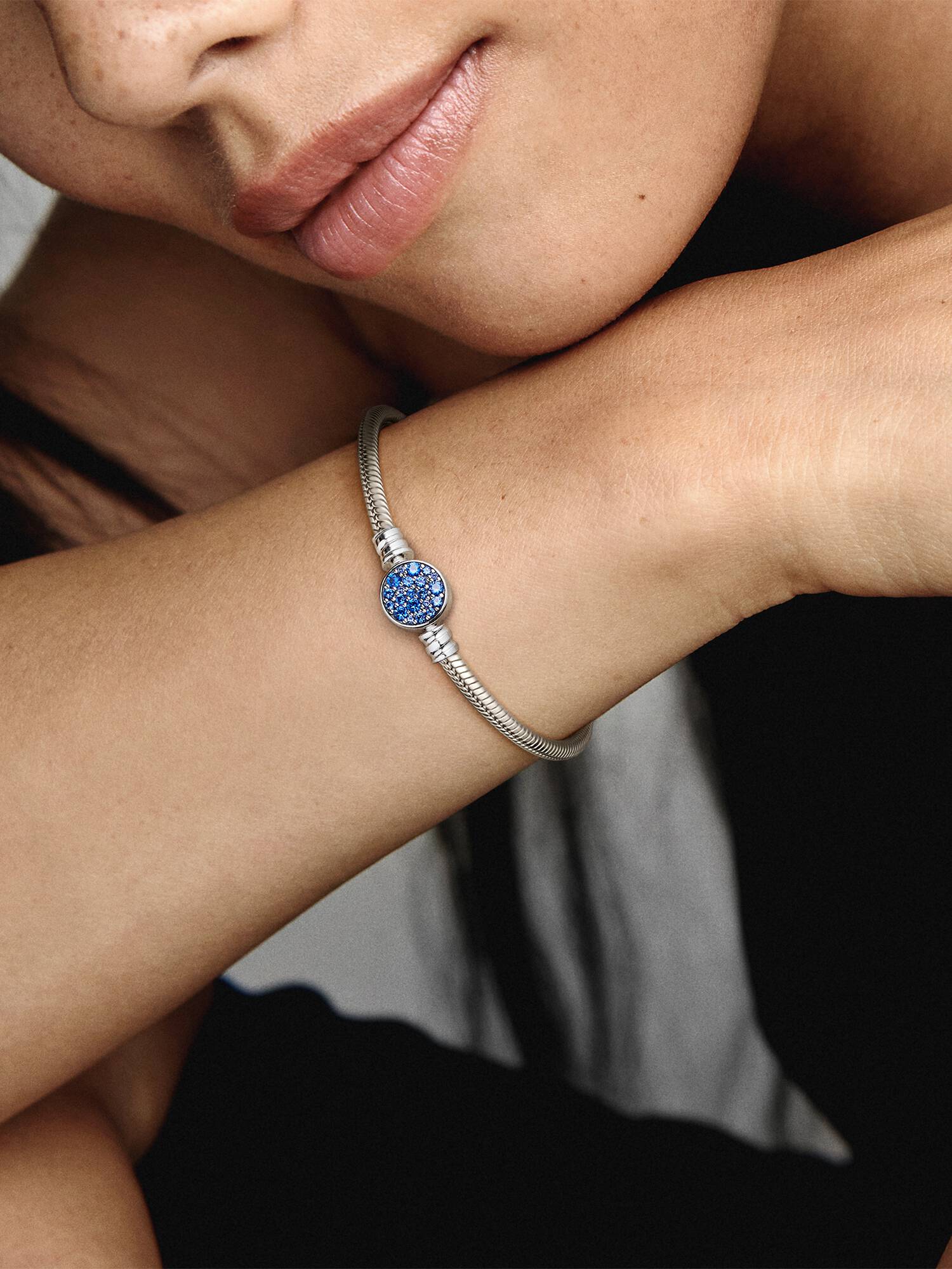 Sparkling Blue Disc Clasp Snake Chain Bracelet