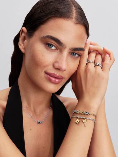 Besos Script Charm