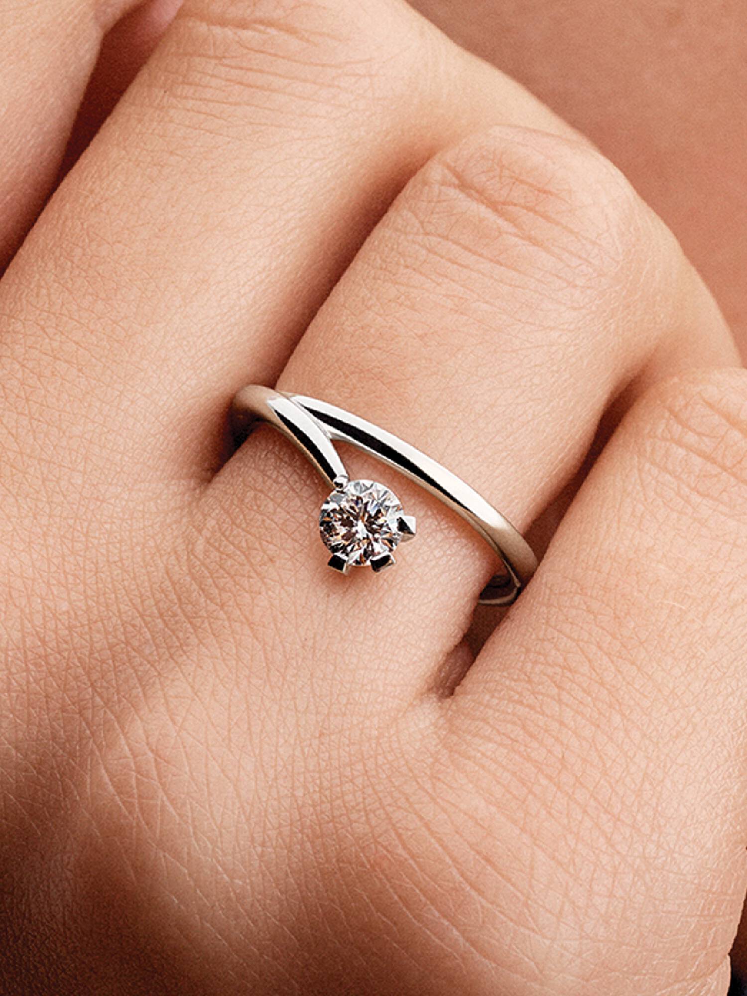 Pandora Nova Lab-Grown Diamond Asymmetric Ring